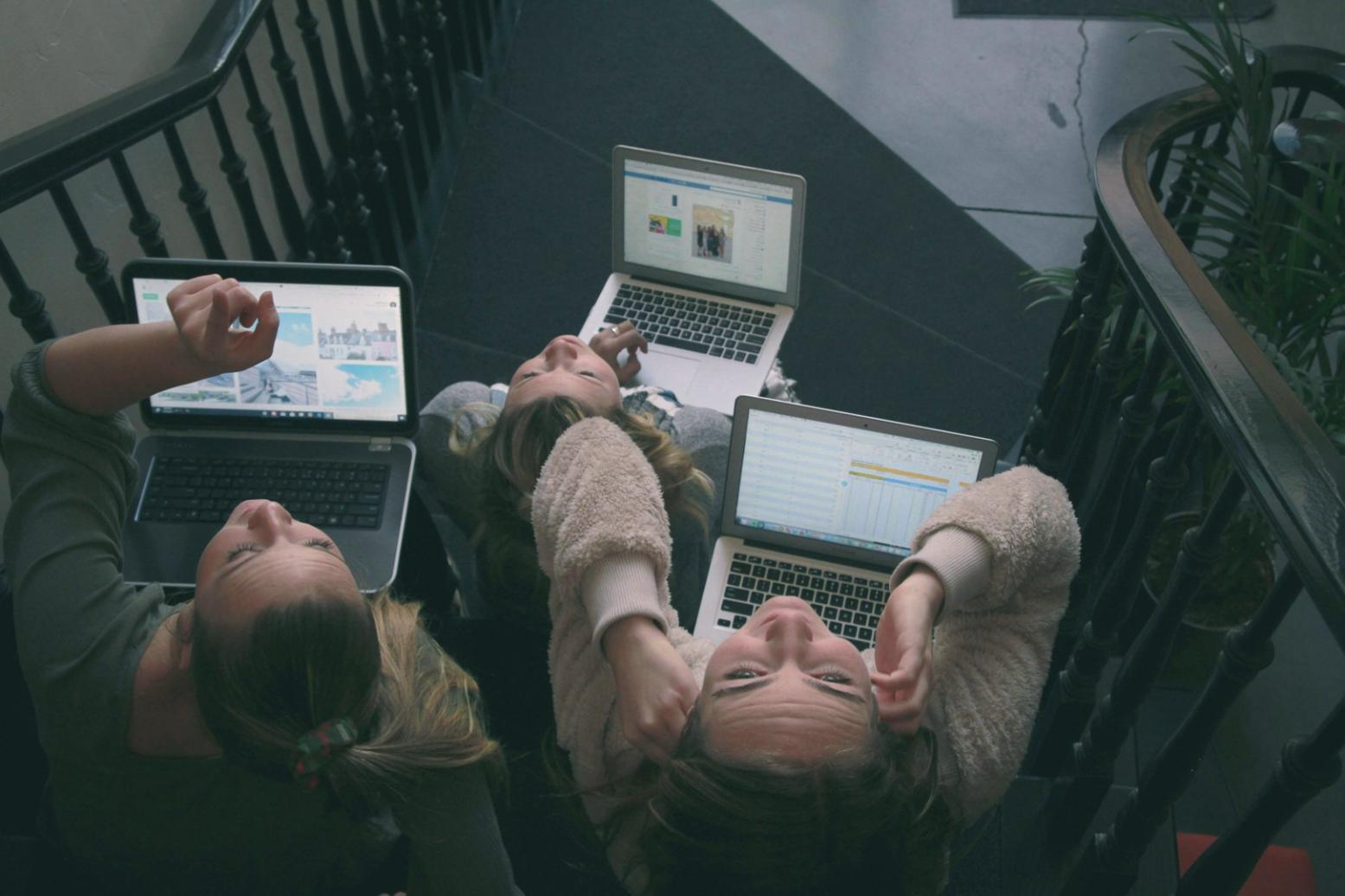 Praktische Anwendung von Lerninhalten in realen Projekten